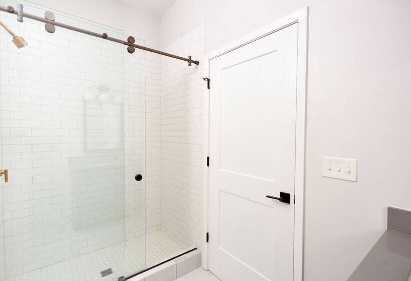 דירת שלושה חדרים, Sonder At The Vitascope