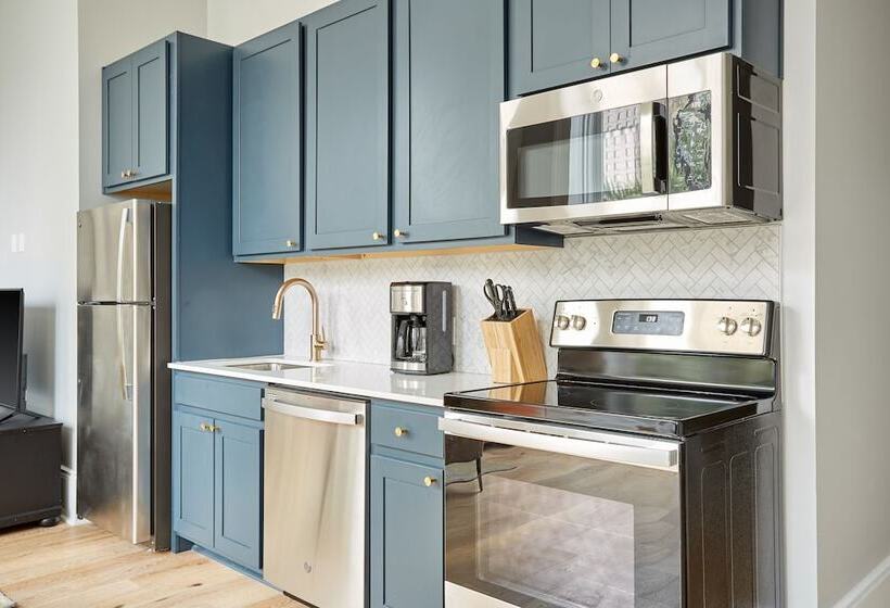 דירת שלושה חדרים, Sonder At The Vitascope