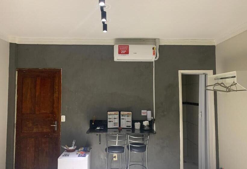 חדר בסיסי לשלושה, Oásis