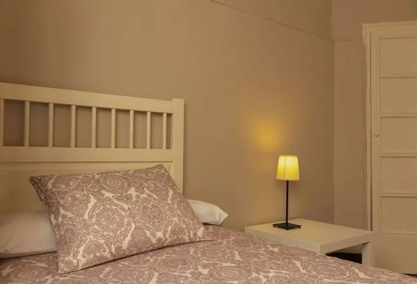 اتاق یک نفره پایه با سرویس بهداشتی مشترک, Hi Valencia Canovas