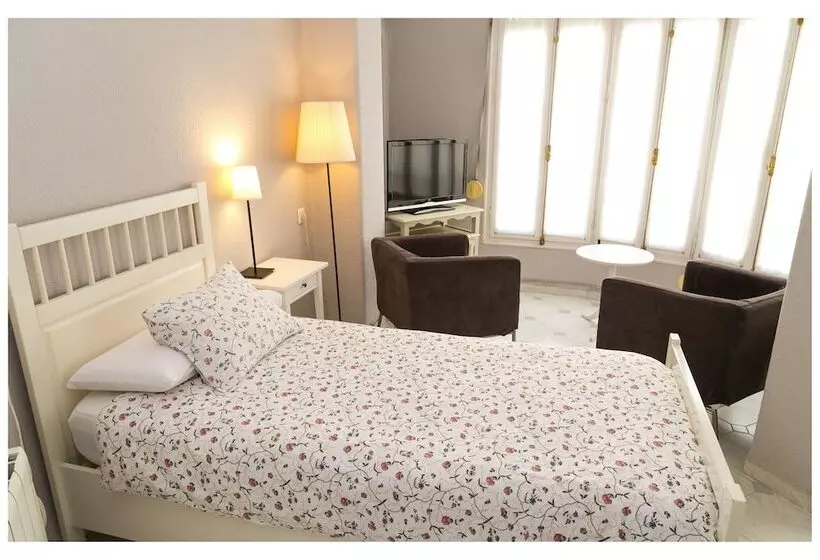 اتاق سوپریور سه تخته, Hi Valencia Canovas