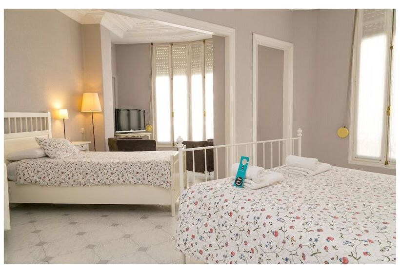 غرفة سوبيريور ثلاثية, Hi Valencia Canovas