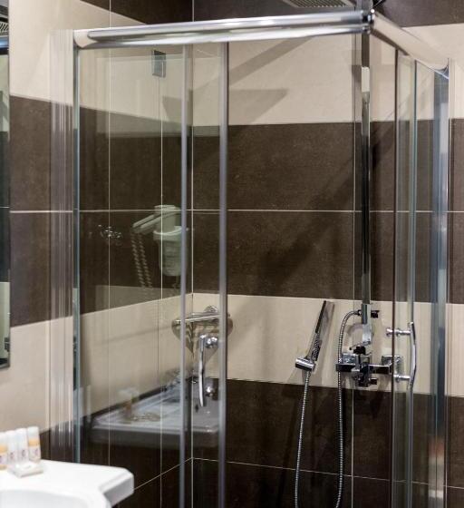 スタンダードトリプルルーム, Areos