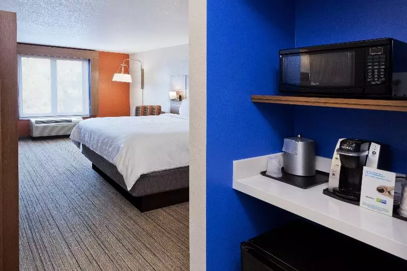 キングサイズベッドのスタンダードルーム, Holiday Inn Express Rome East, An Ihg