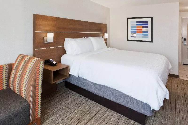 キングサイズベッドのスタンダードルーム, Holiday Inn Express Rome East, An Ihg