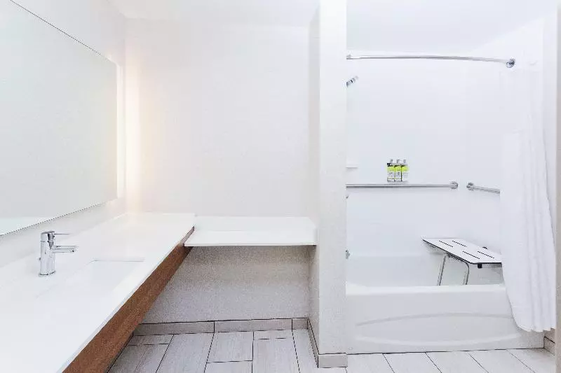 キングサイズベッドのスタンダードルーム, Holiday Inn Express Rome East, An Ihg