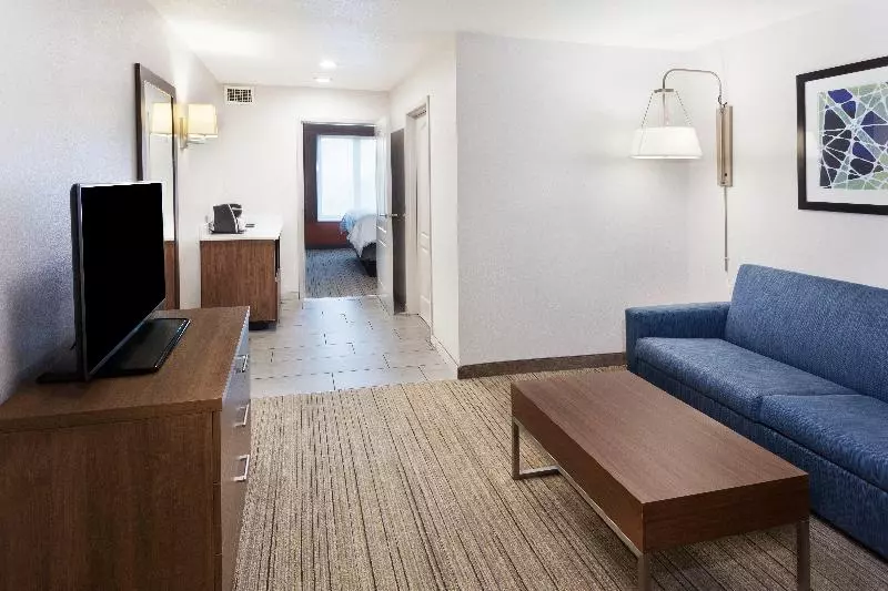 キングサイズベッドのスイートルーム, Holiday Inn Express Rome East, An Ihg