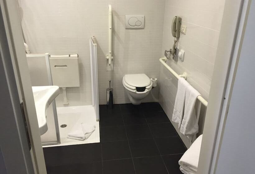 身障者適用ダブルベッド付きスタンダードルーム, Holiday Inn Genoa City, An Ihg