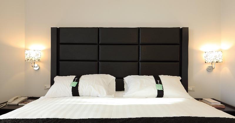 キングサイズベッドのスタンダードルーム, Holiday Inn Genoa City, An Ihg