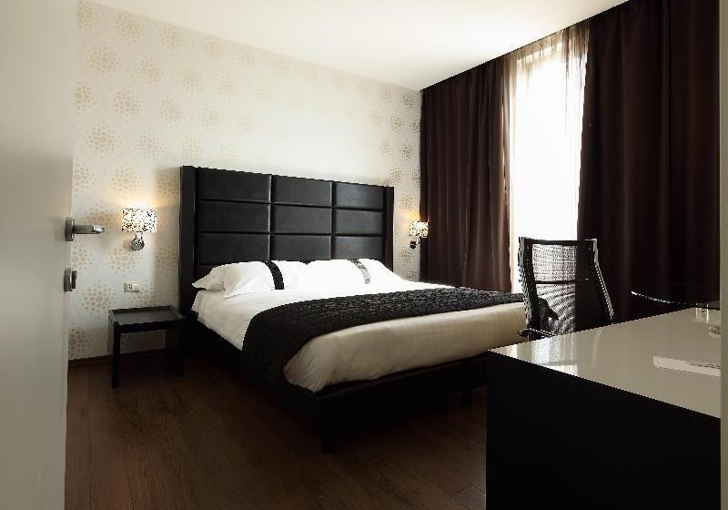 Standardzimmer Kingsize Bett, Holiday Inn Genoa City, An Ihg