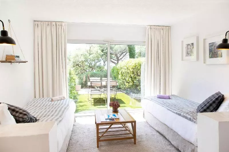 Standard Neljän Hengen Huone, Hôtel Font Mourier