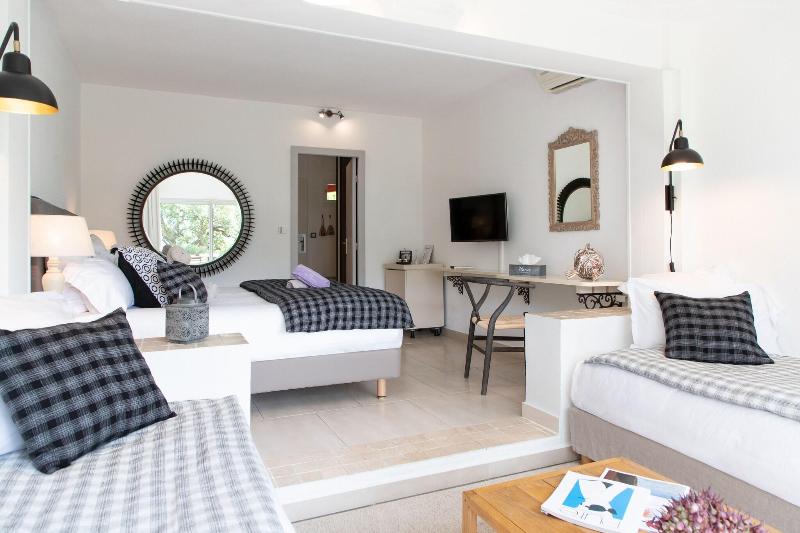 חדר סטנדרט לארבעה, Hôtel Font Mourier