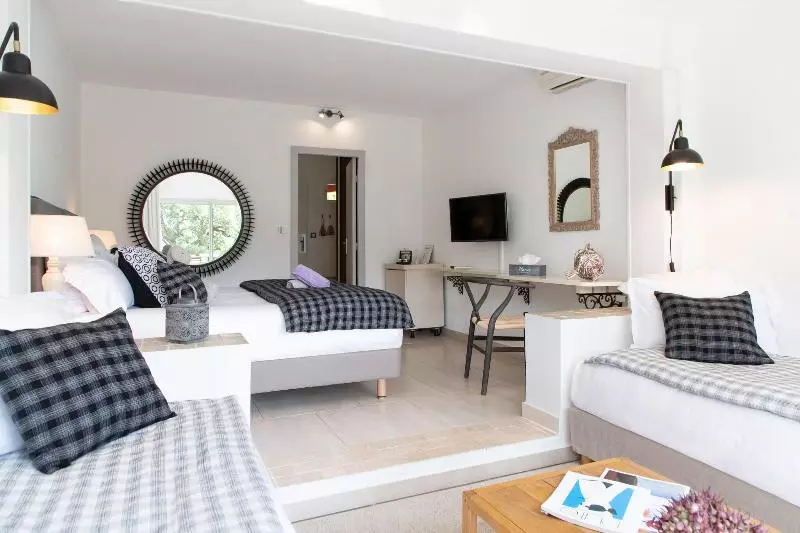 Standard Neljän Hengen Huone, Hôtel Font Mourier