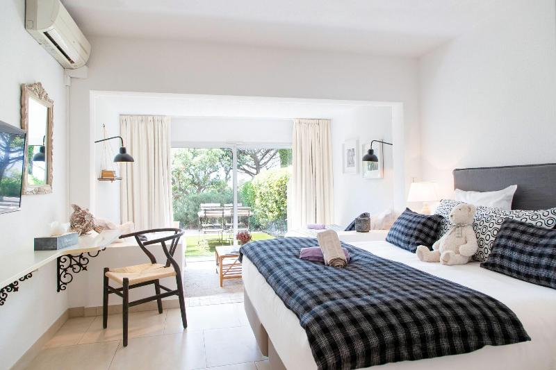 חדר סטנדרט לארבעה, Hôtel Font Mourier