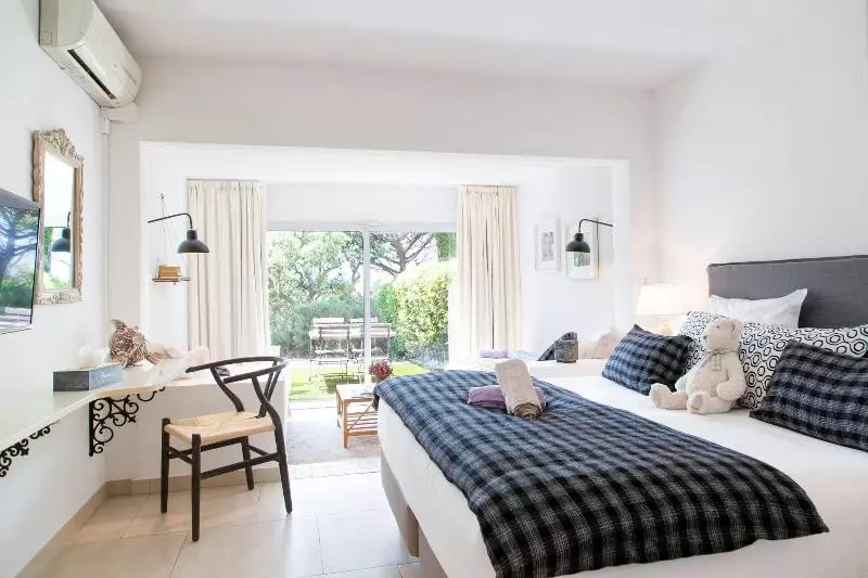 Standard Neljän Hengen Huone, Hôtel Font Mourier