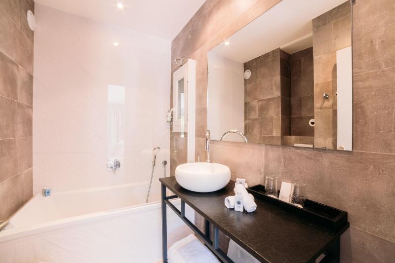 חדר סטנדרט לשלושה, Hôtel Font Mourier