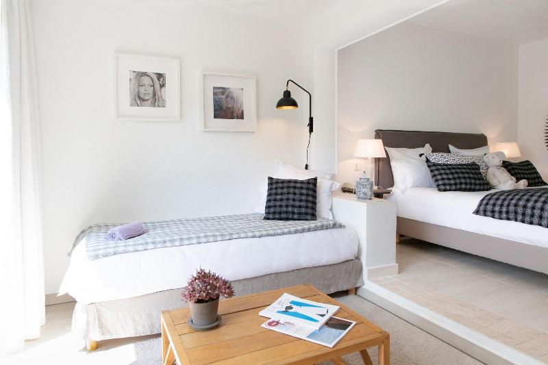 חדר סטנדרט לשלושה, Hôtel Font Mourier