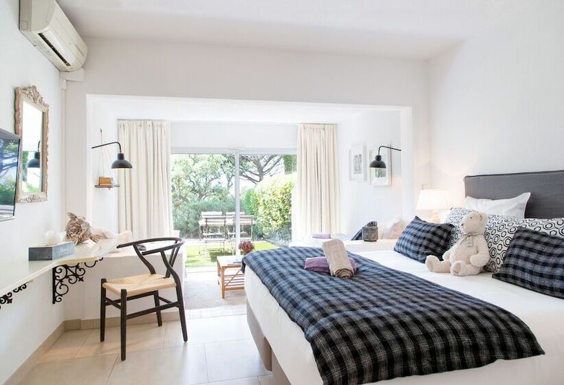 חדר סטנדרט לארבעה, Hôtel Font Mourier