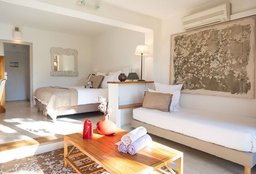 חדר סטנדרט לשלושה, Hôtel Font Mourier