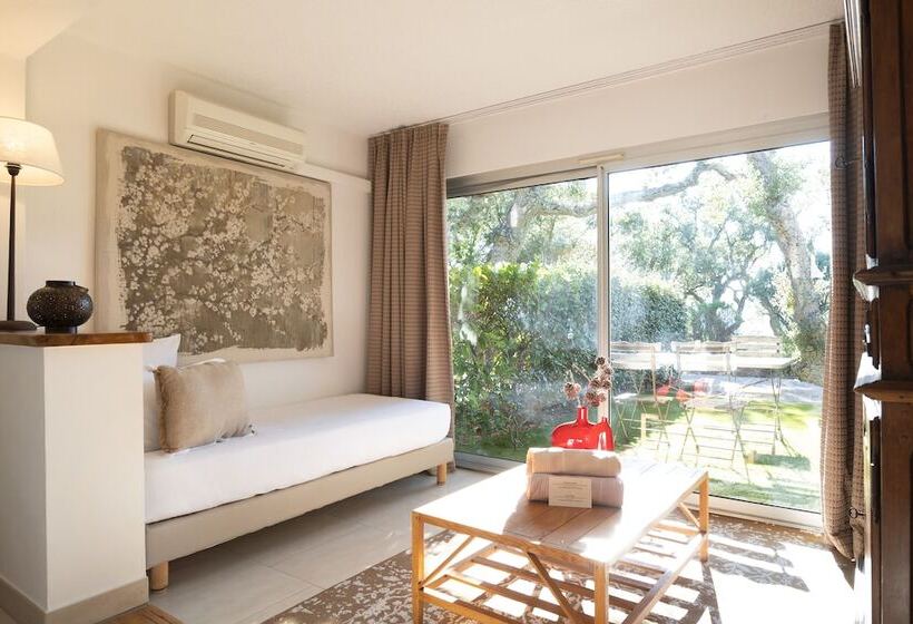 חדר סטנדרט לשלושה, Hôtel Font Mourier