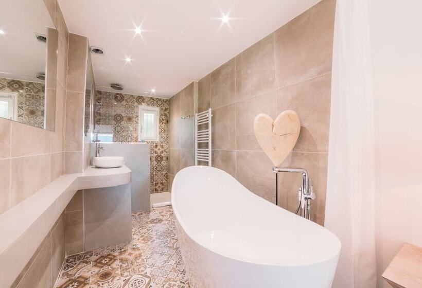 Четырехместный Номер Стандарт, Hôtel Font Mourier