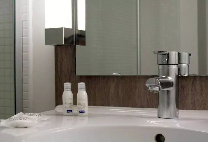 Standart Oda, Kyriad Prestige Compiegne