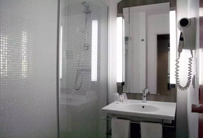 Standart Oda, Kyriad Prestige Compiegne