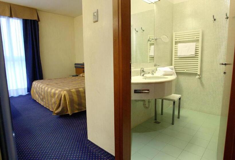 غرفة قياسية ثلاثية, Villa Giulietta