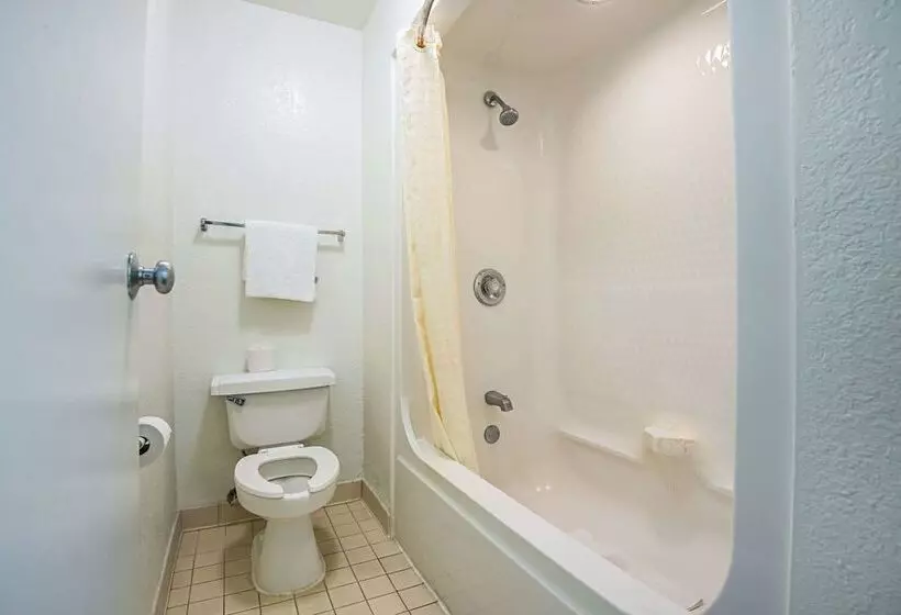 ２ダブルベッドのスタンダードルーム, Rodeway Inn Kissimmee Maingate West   Free Theme Park Shuttle