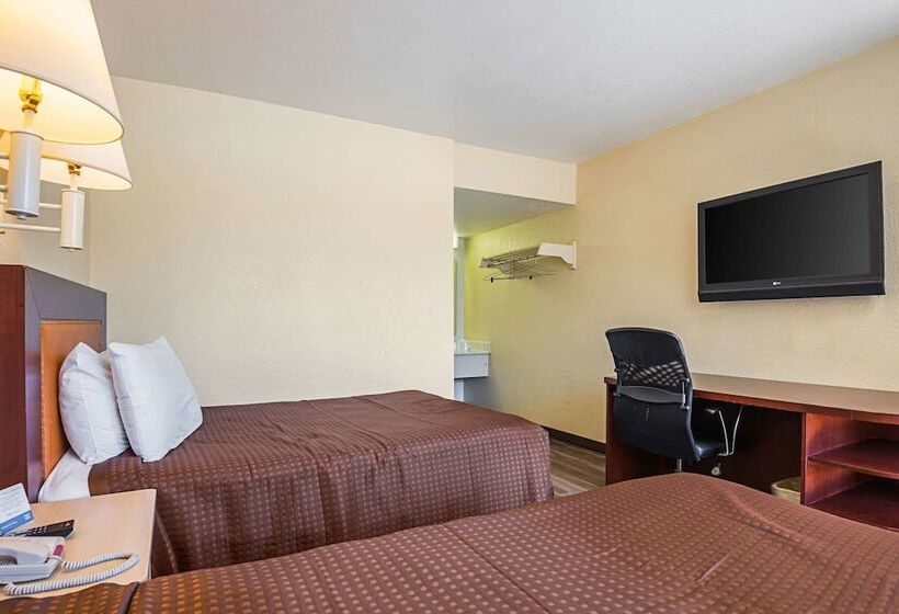 חדר סטנדרט שתי מיטות זוגיות, Rodeway Inn Kissimmee Maingate West   Free Theme Park Shuttle