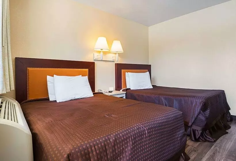 ２ダブルベッドのスタンダードルーム, Rodeway Inn Kissimmee Maingate West   Free Theme Park Shuttle