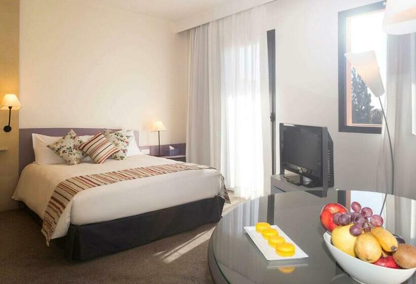 اتاق سوپریور با چشم‌انداز استخر, Novotel Marrakech Hivernage