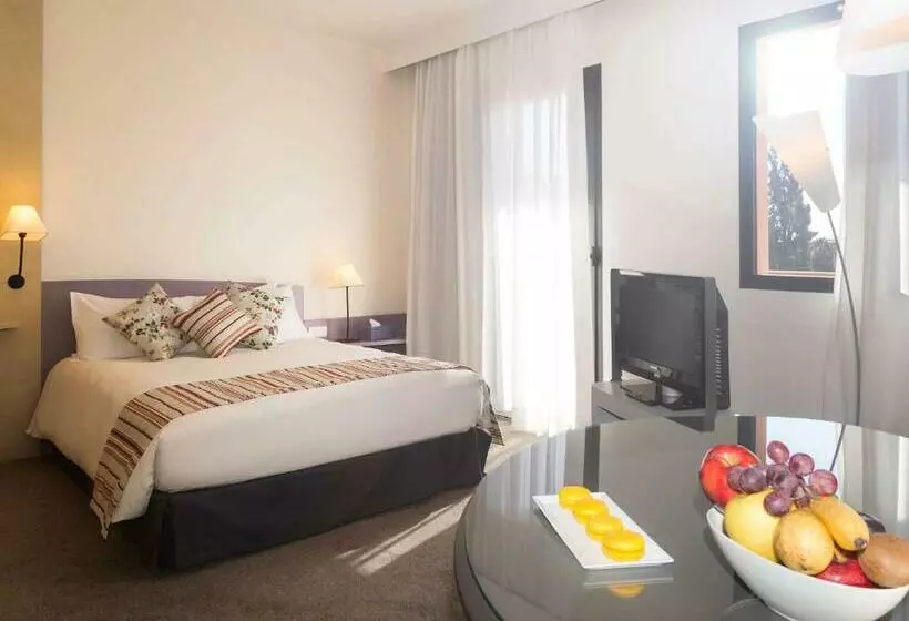 اتاق سوپریور با چشم‌انداز استخر, Novotel Marrakech Hivernage