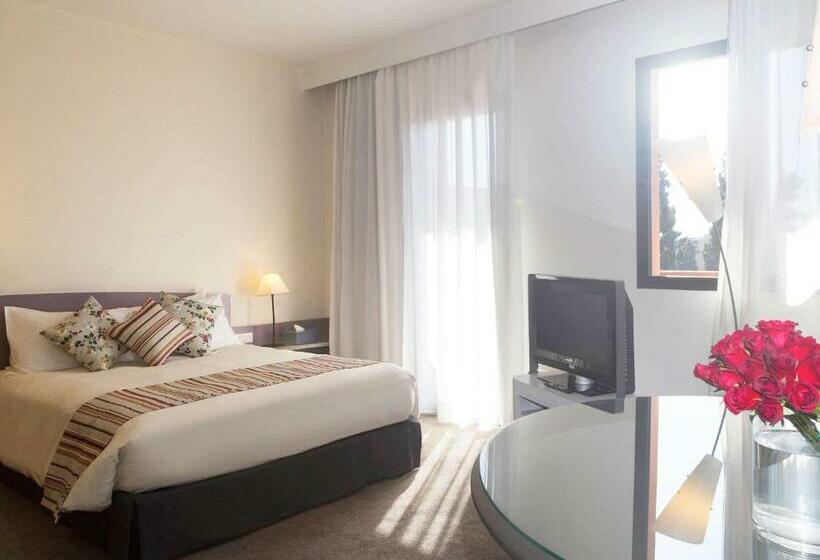 اتاق سوپریور با چشم‌انداز استخر, Novotel Marrakech Hivernage