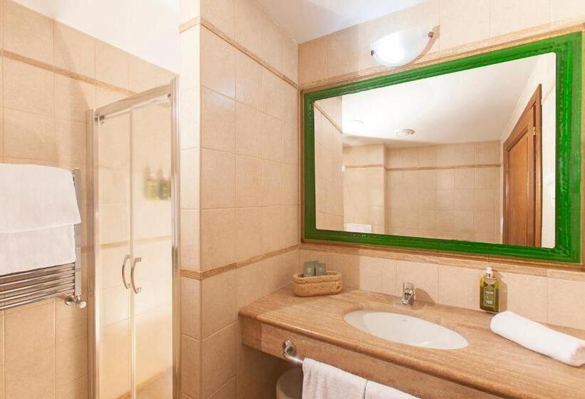 Номер Стандарт Трехместный, Sovana Hotel & Resort