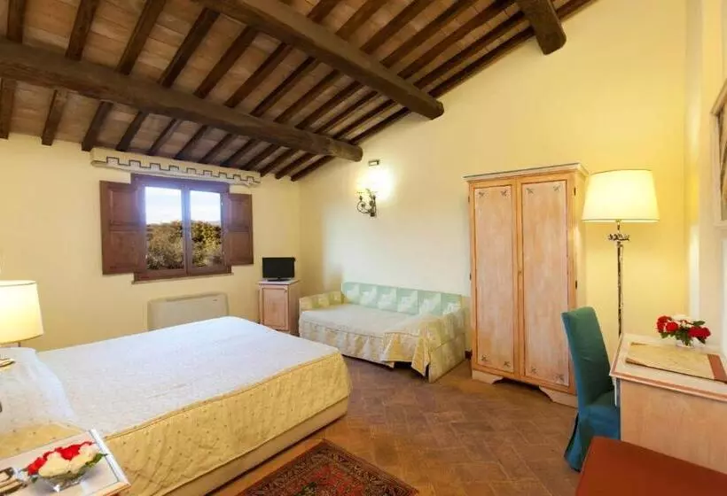 スーペリアトリプルルーム, Sovana Hotel & Resort