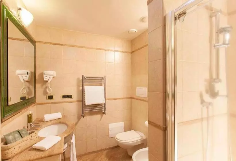 スーペリアトリプルルーム, Sovana Hotel & Resort