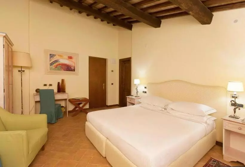 スーペリアトリプルルーム, Sovana Hotel & Resort