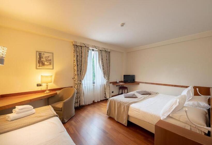 Семейный Номер, Valle Di Assisi Hotel & Spa