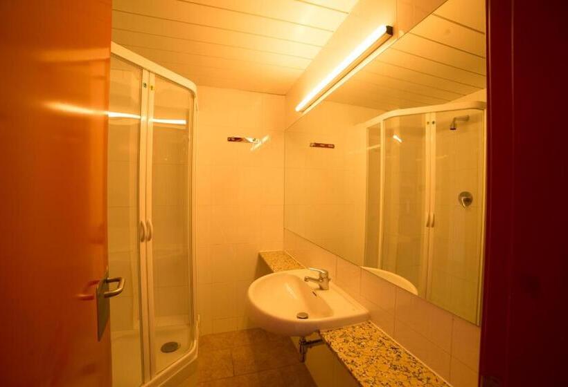 패밀리 룸, Abrigall Hostel Masella
