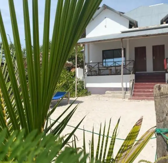 バルコニー付きスタンダードルーム, Ndiro Beach House Kendwa