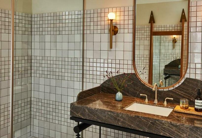 غرفة ديلوكس ذات إطلالة, Downtown Los Angeles Proper Hotel, A Member Of Design Hotels