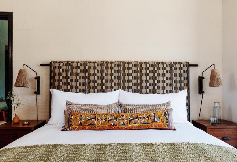 带城市景观和大床的豪华房间, Downtown Los Angeles Proper Hotel, A Member Of Design Hotels