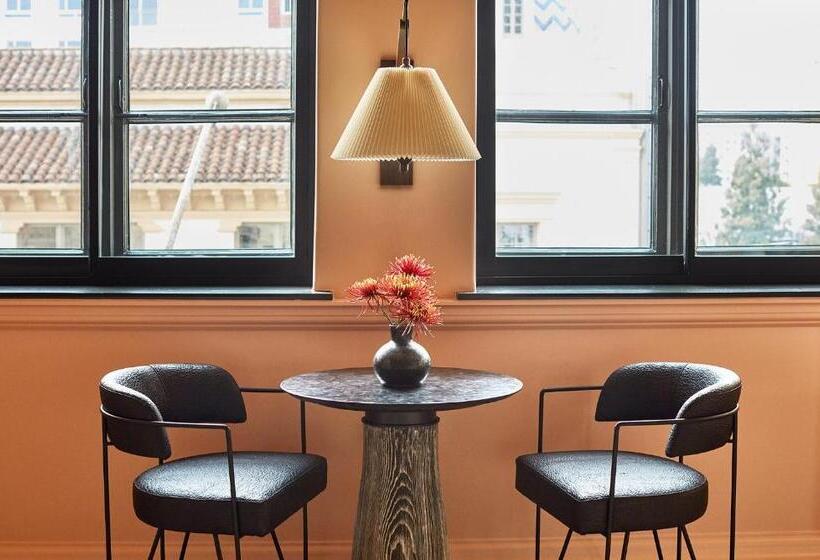 带大床的小型套房, Downtown Los Angeles Proper Hotel, A Member Of Design Hotels