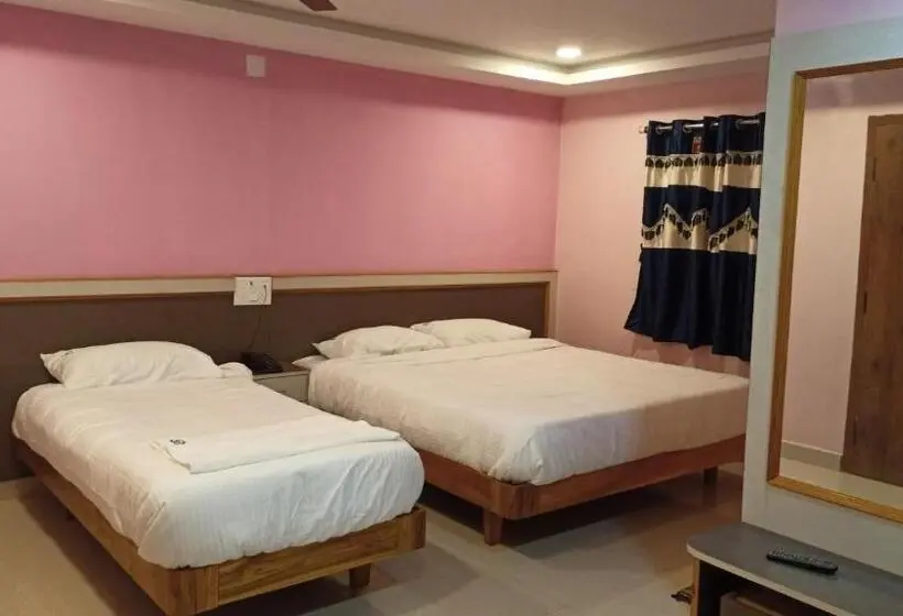 デラックストリプルルーム, Aarthi Residency