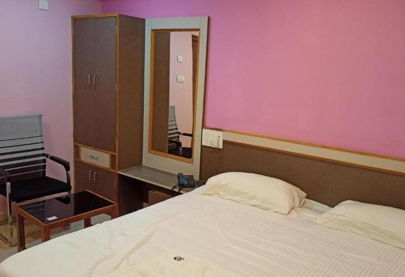 Номер Deluxe, Aarthi Residency