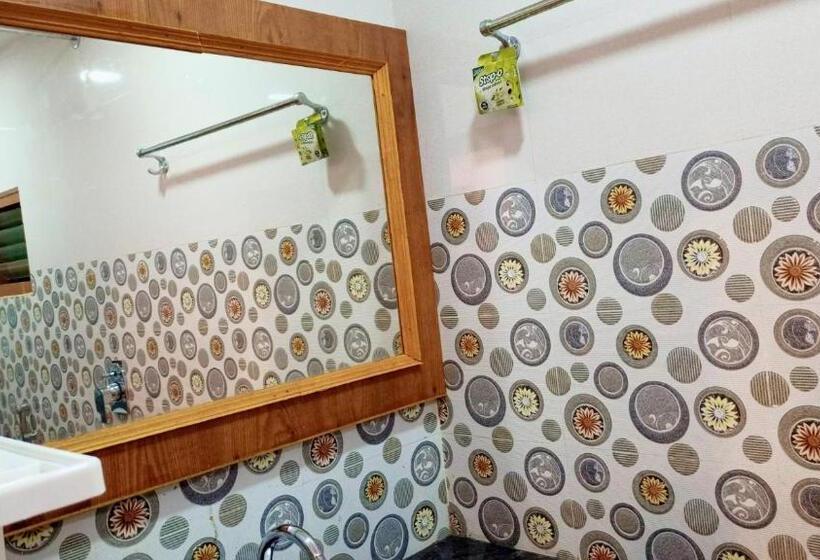 חדר דלוקס, Aarthi Residency