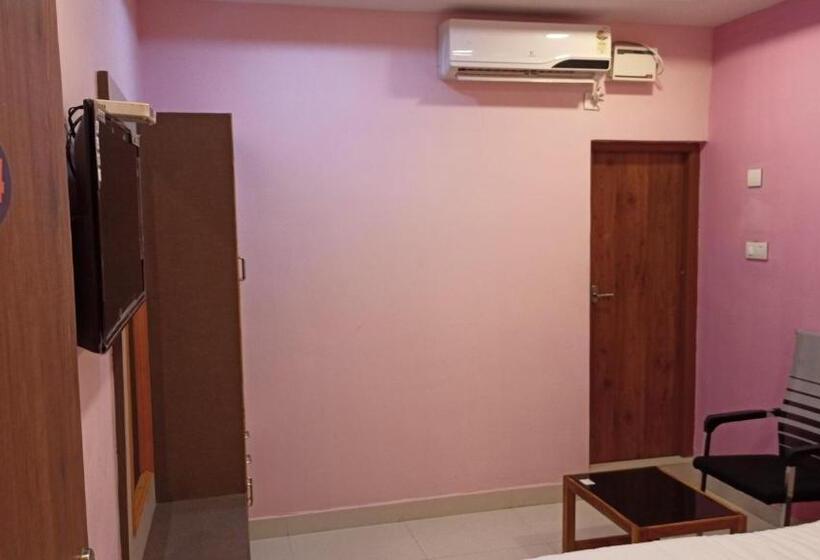 Номер Economy, Aarthi Residency