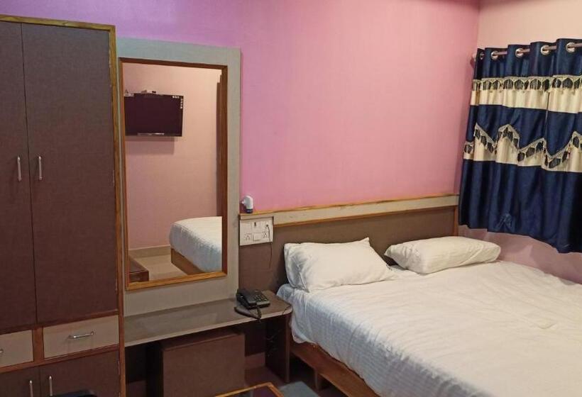 חדר אקונומי, Aarthi Residency