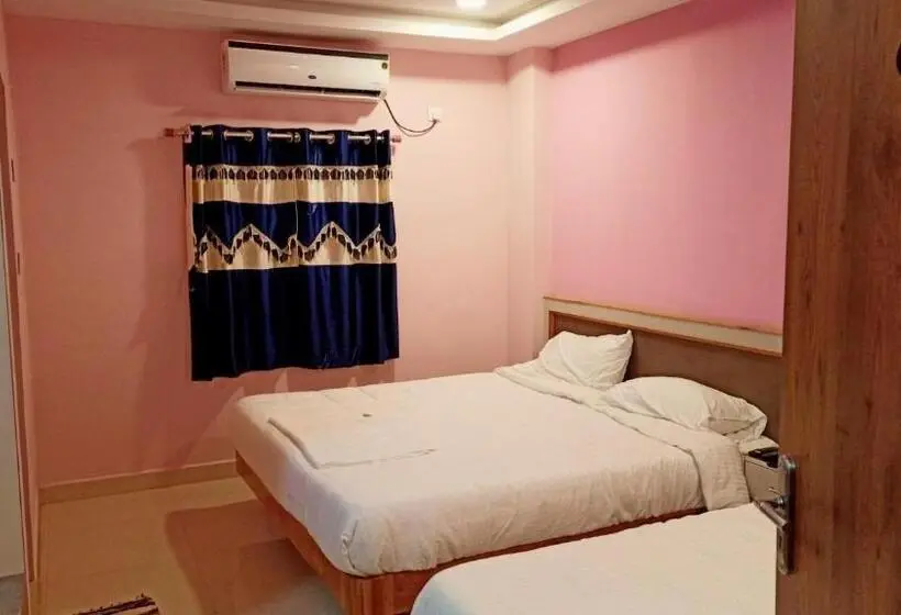 デラックストリプルルーム, Aarthi Residency